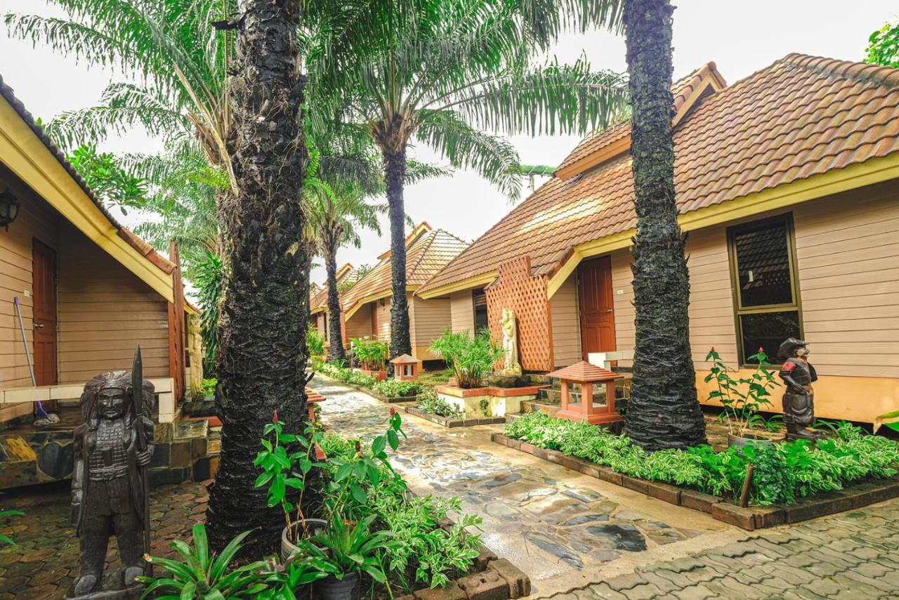 Hotel Spm Residencia Si Racha Exterior foto