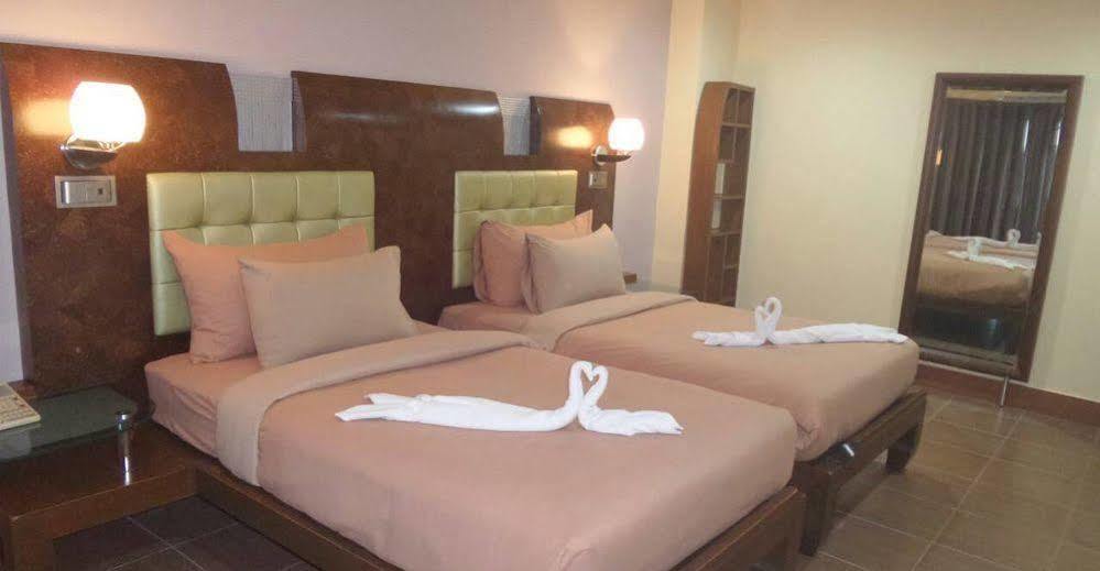Hotel Spm Residencia Si Racha Exterior foto