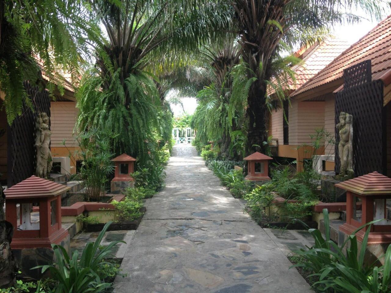 Hotel Spm Residencia Si Racha Exterior foto