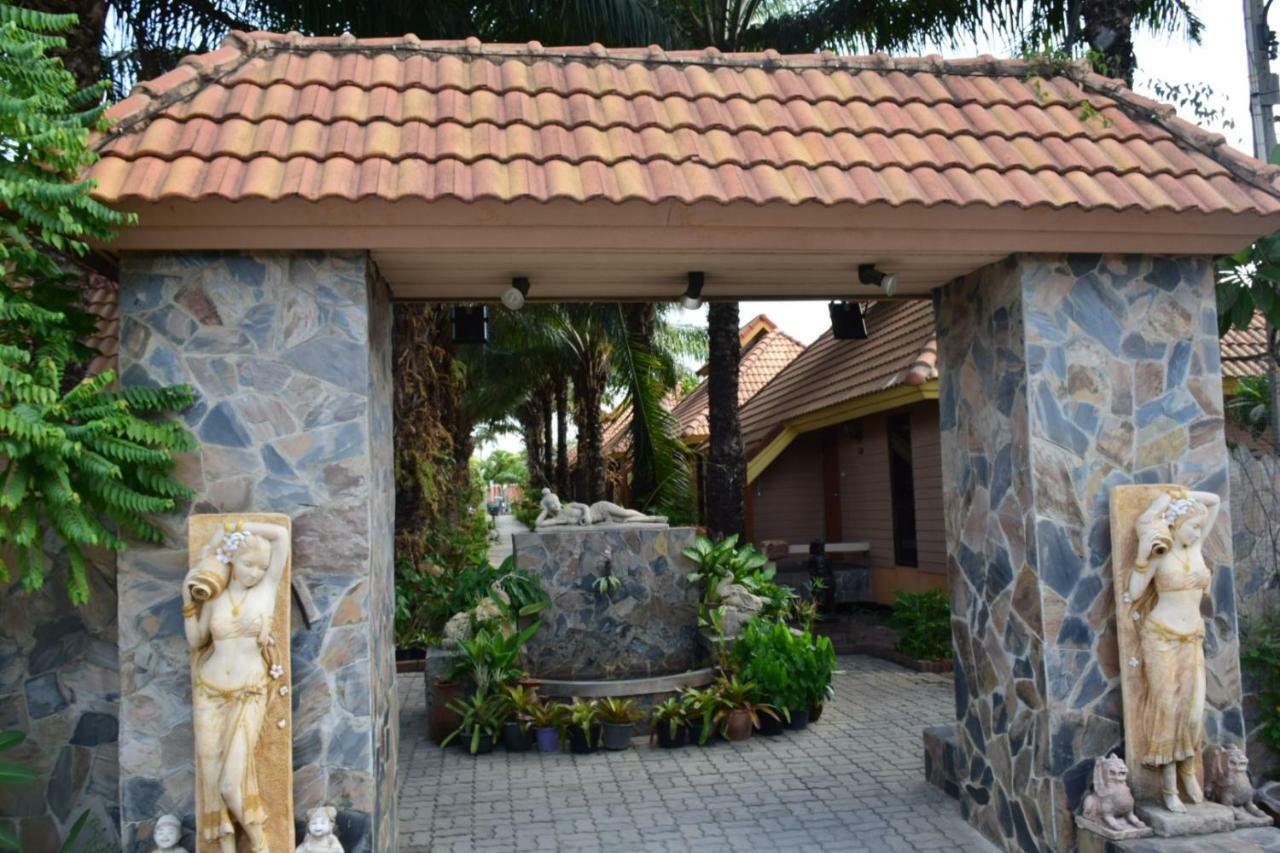 Hotel Spm Residencia Si Racha Exterior foto